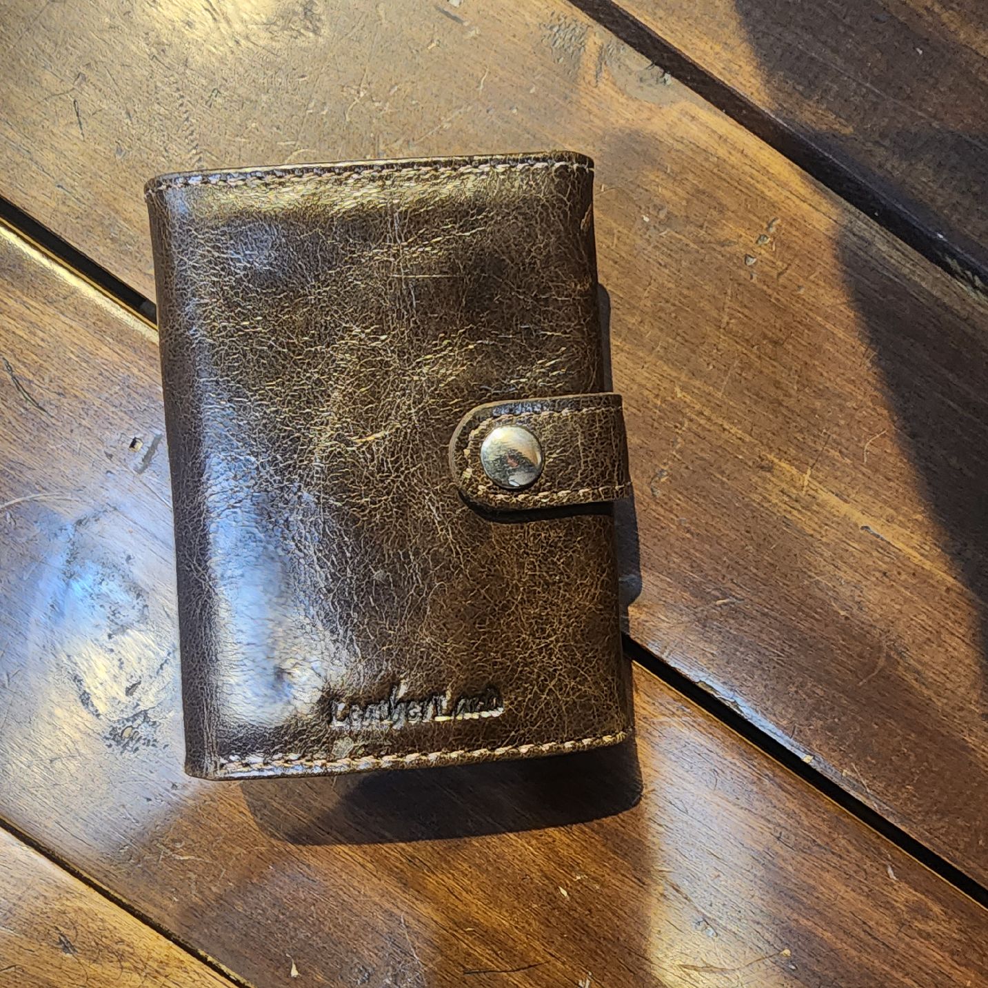 BILLETERA RFID CON PORTA TARJETA LEATHER LAND- Color Coñac