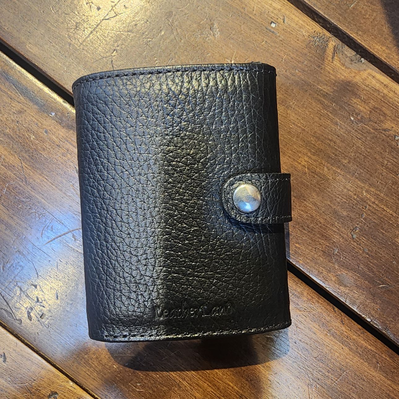 BILLETERA RFID CON PORTA TARJETA LEATHER LAND- Color Coñac