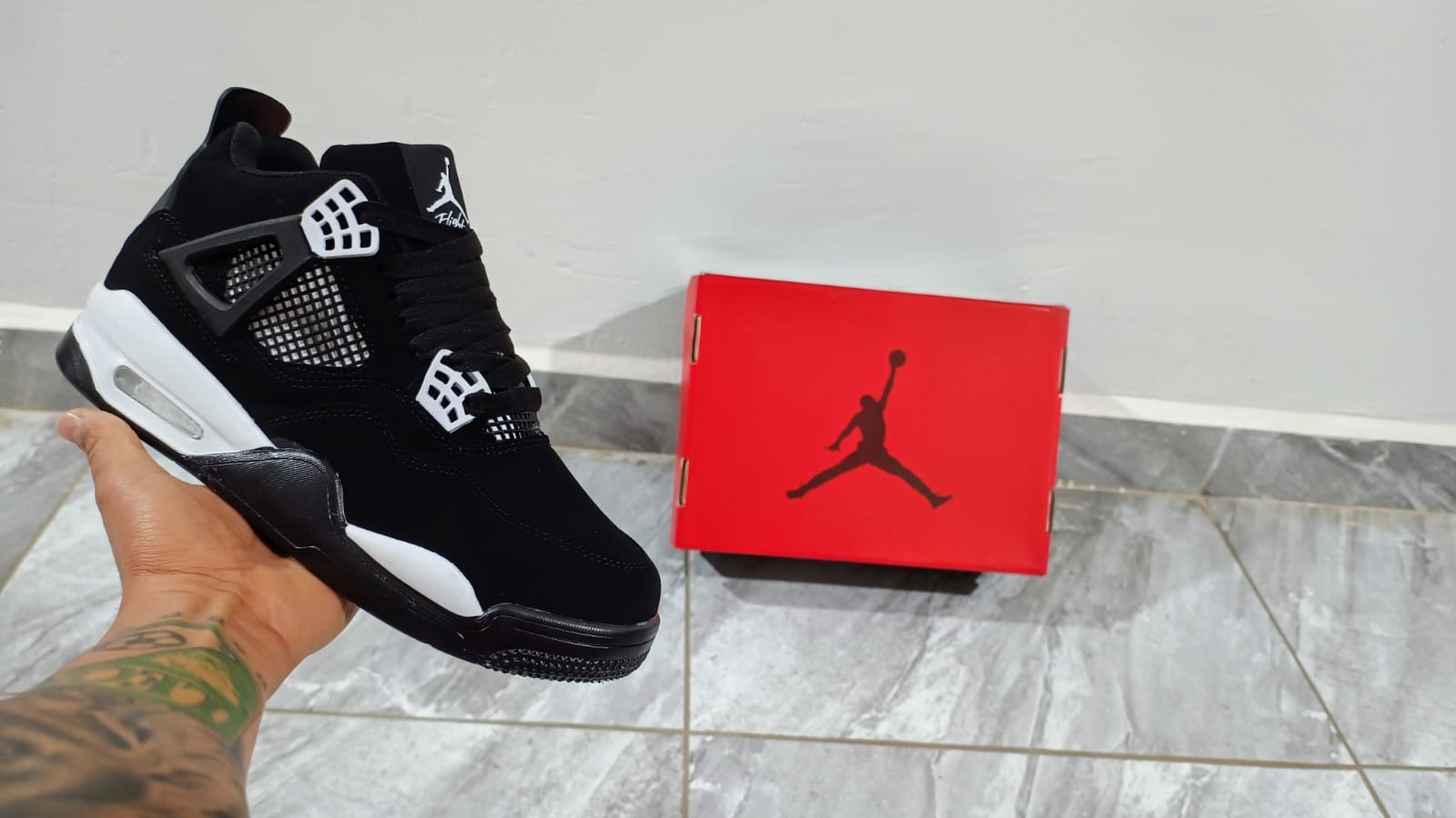 Jordan retro 4 negro blanco | Tennis Rodriguez