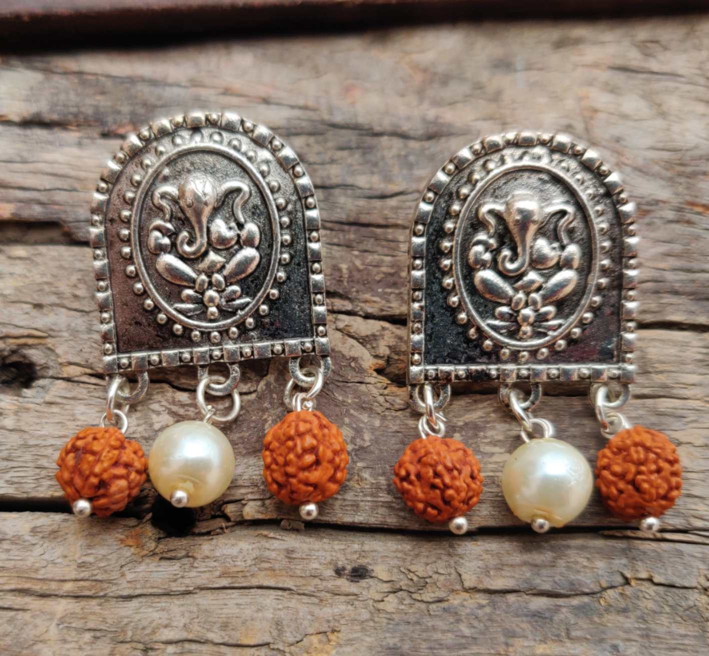 Discover 81+ earrings for ganpati best 3tdesign.edu.vn