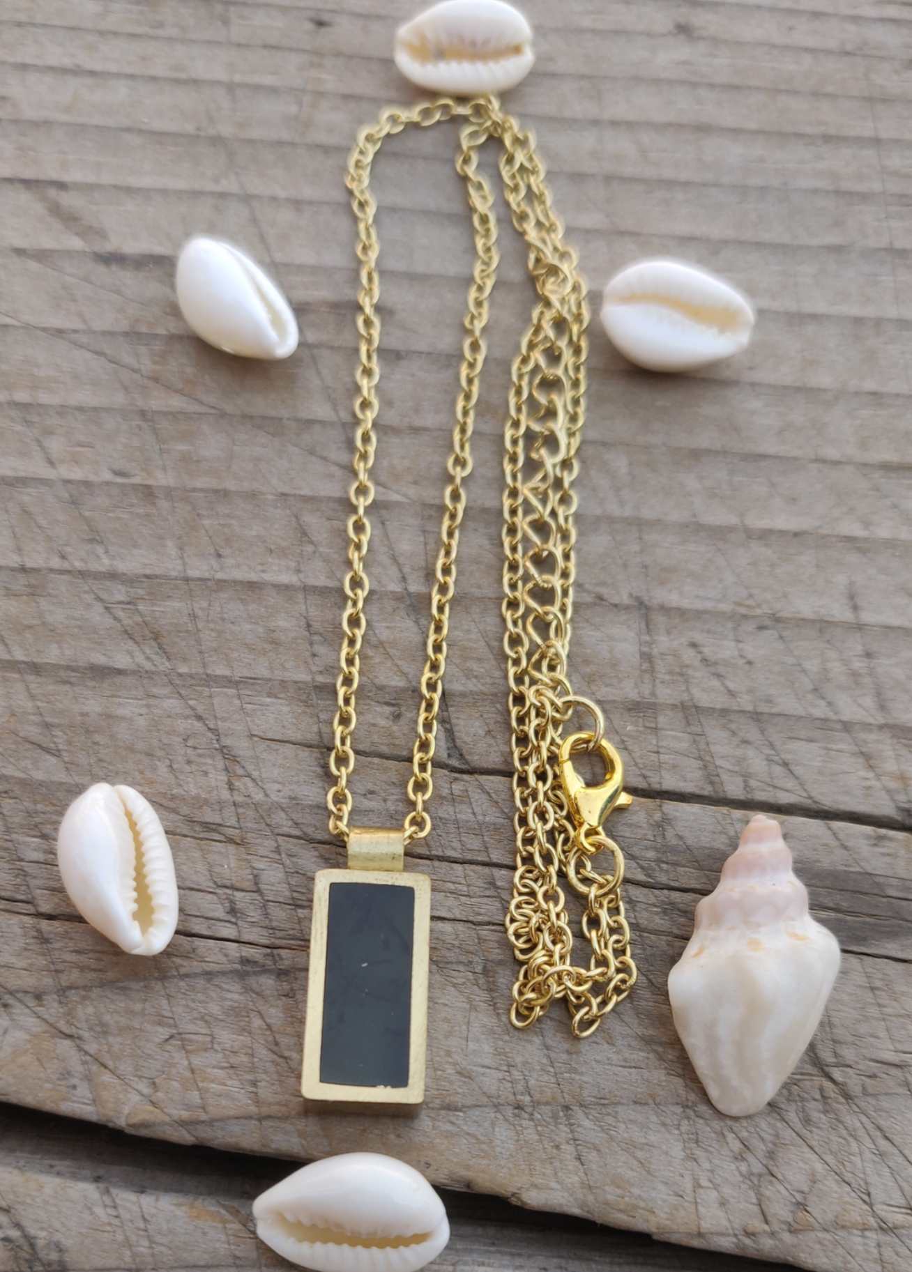 Brass Handmade Gold Plated Rezin Stone Light Weight Chain Necklace