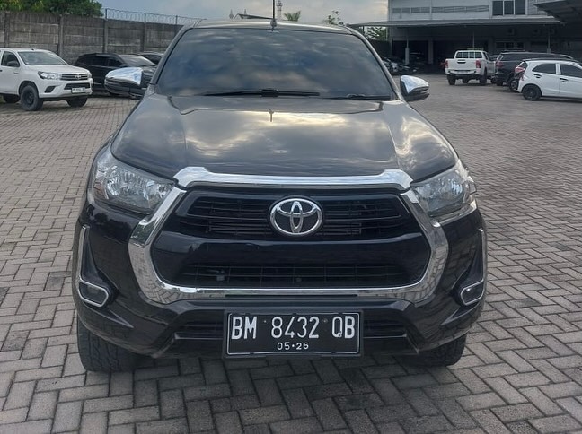 Qora yigit bilan ikki qiz