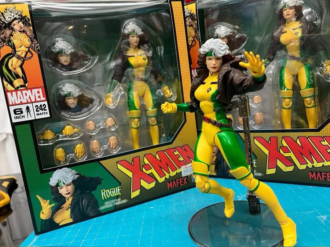 MAFEX No. 242 Rogue X-Men Action Figure (Comic Ver.) MAFEX No.242