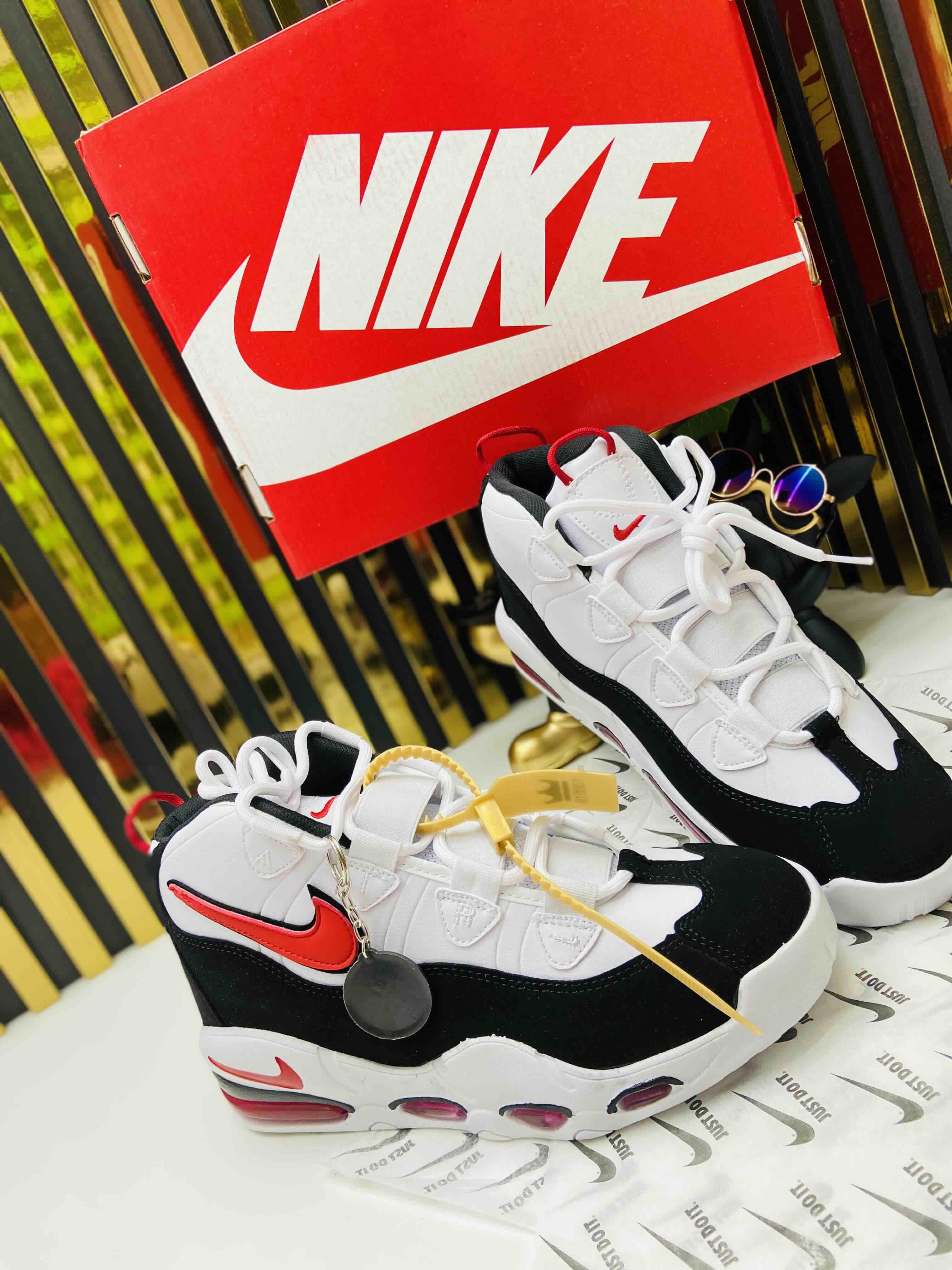 NIKE UPTEMPO 95 Farola Vázquez