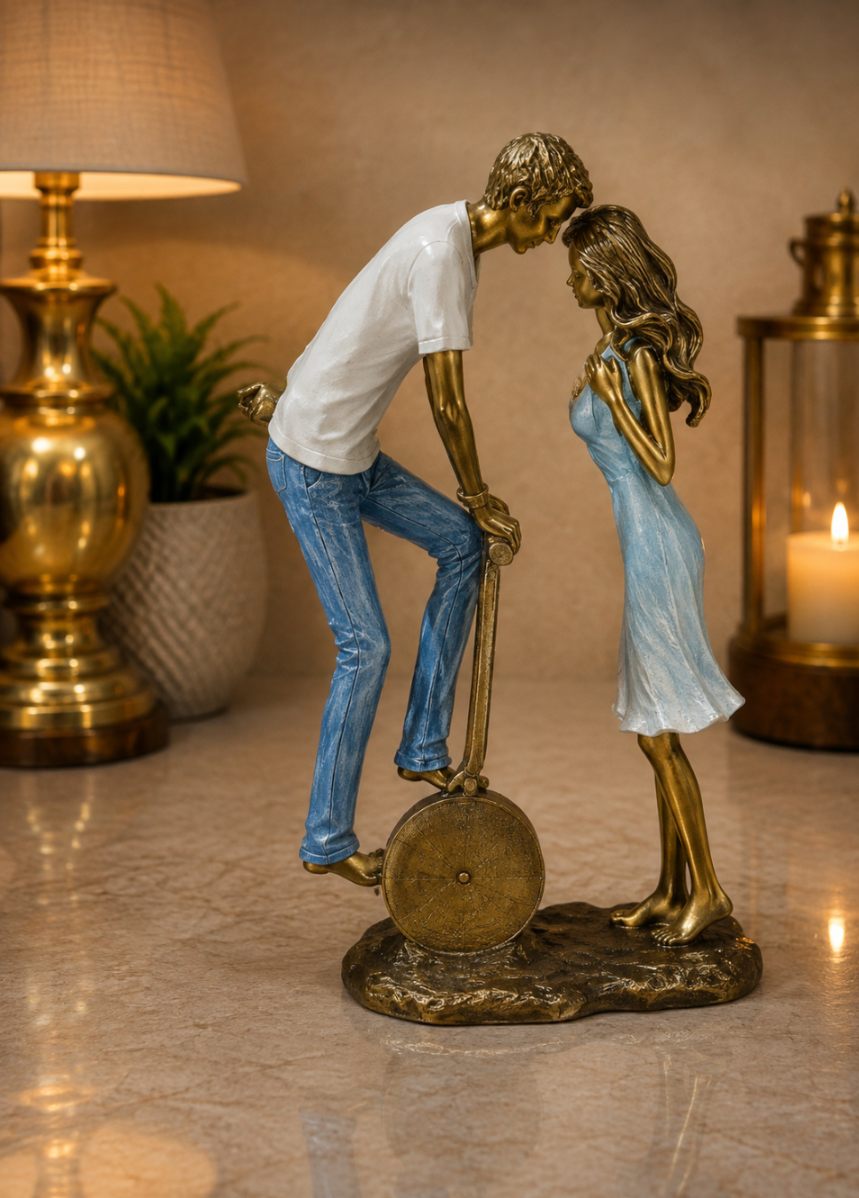 Love Couple Showpiece